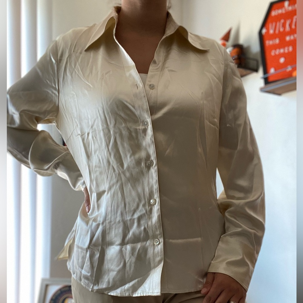 Tesori Cream Silk Long Sleeve Button Down Blouse